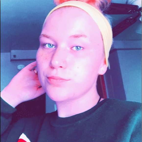 Meet your Posher, Hannah - Picture 1 of 1